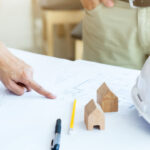 Comment construire une maison dans la Manche tout en maîtrisant son budget ?